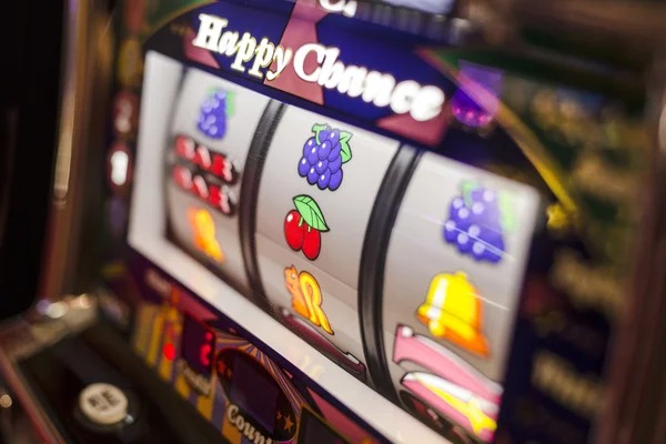Pragmatic Play slot game interface on duit88 apk showing reels, stake selector, spin button, and balance display